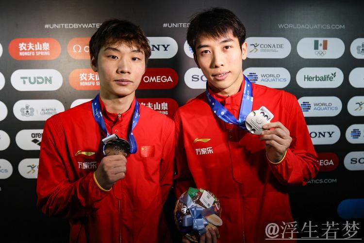 郑九源携手胡宇康勇夺男子双人3米板金牌 郑九源携手胡宇康勇夺男子双人3米板金牌